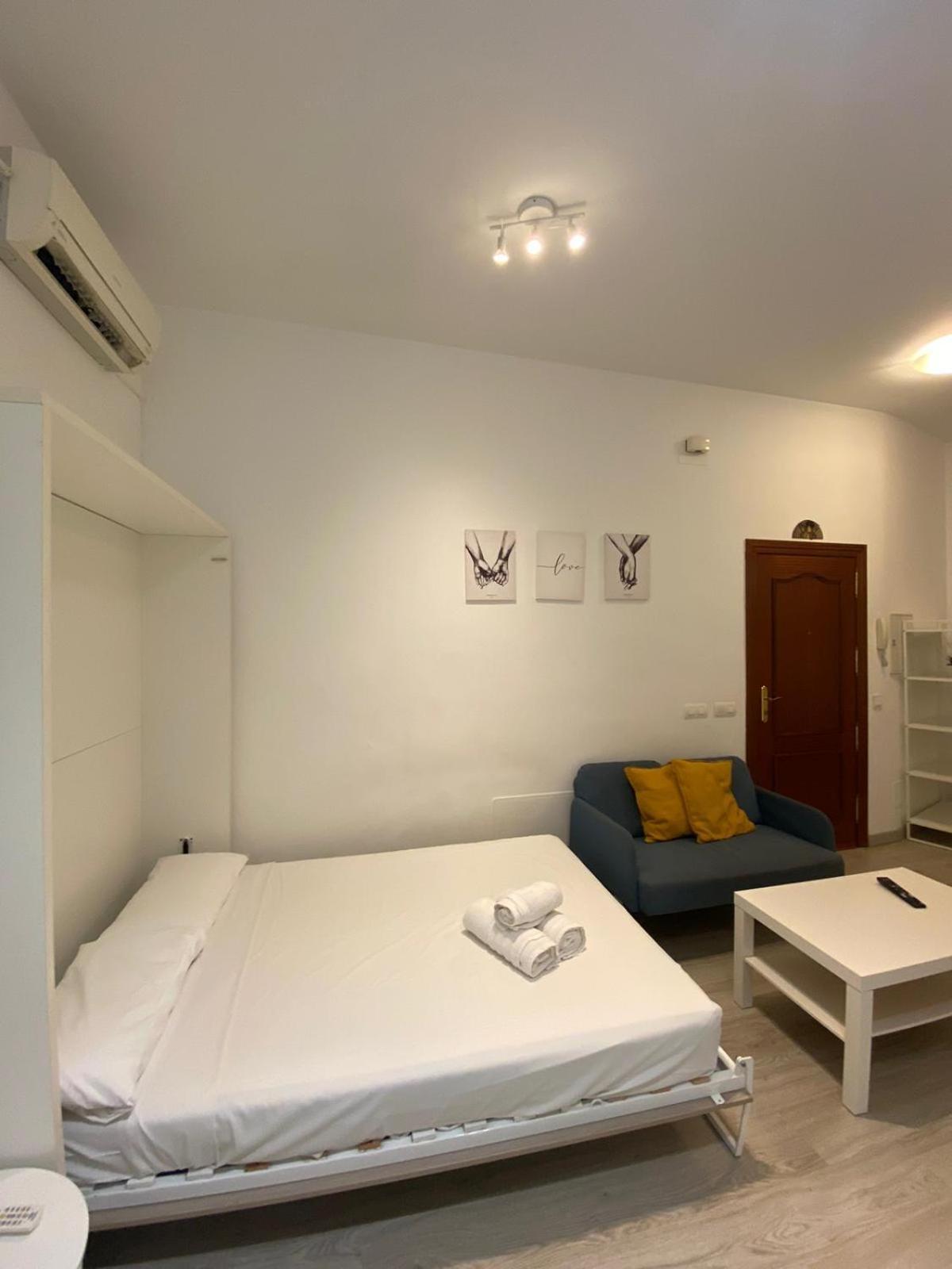 Estupendo Estudio Al Lado De Plaza La Merced Málaga Buitenkant foto